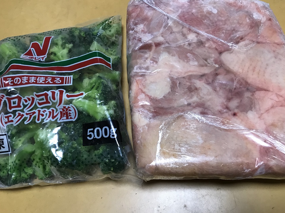 冷凍鶏肉とブロッコリー